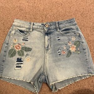 Arizona Jean Co Jean Shorts, Size 7 Juniors, Light Blue denim with embroidery.